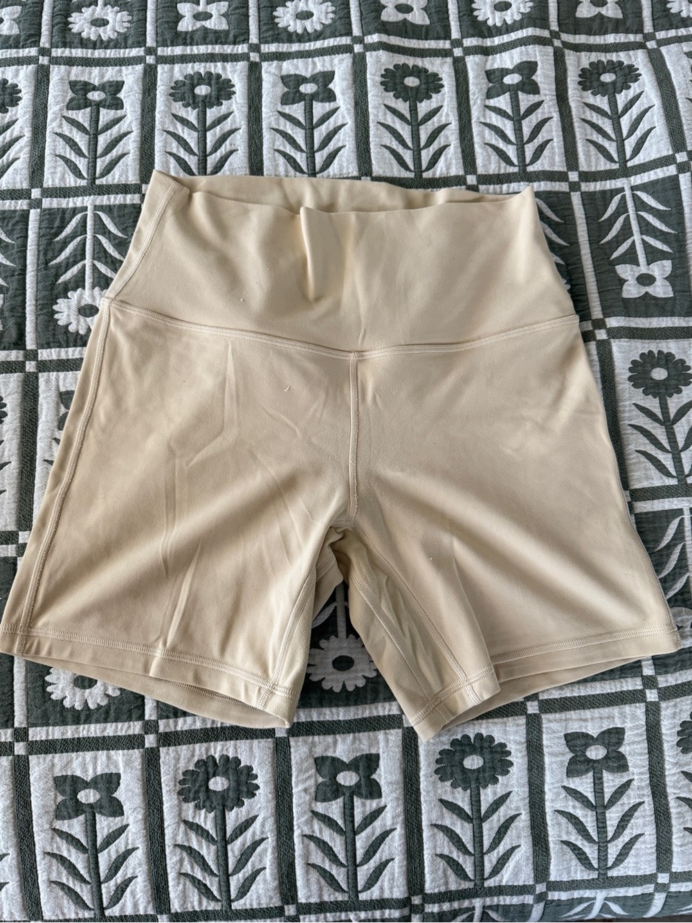 Lululemon align shorts 6” size 8 yellow